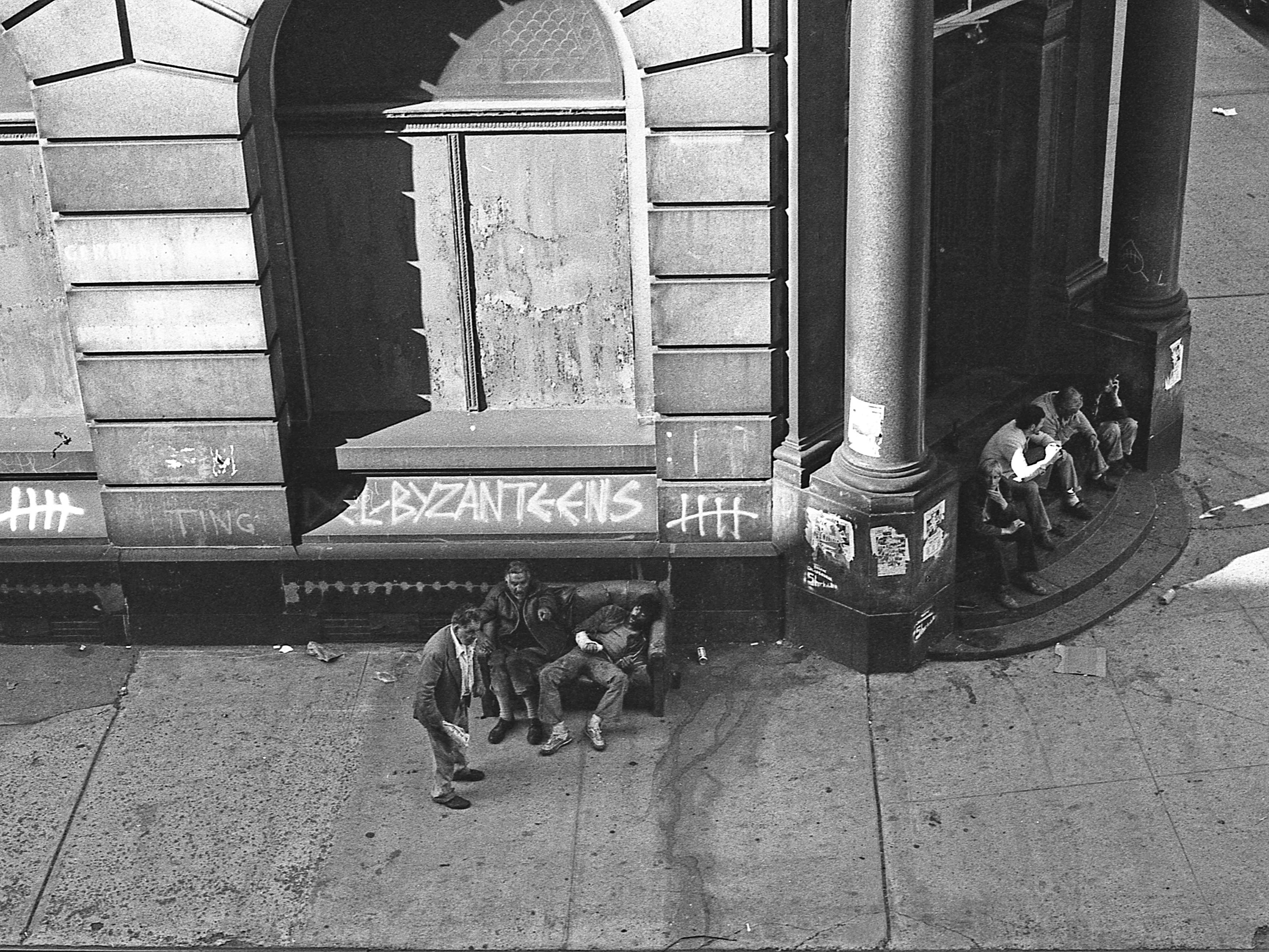 Regards Croiss, New-York - The Bowery, 1982-2022